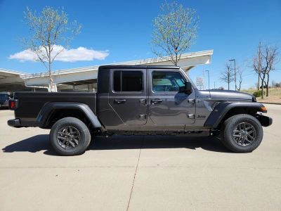 2026 Jeep Gladiator — side profile view