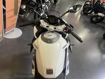 2026 CFMOTO 300SS - Photo 6