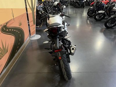 2026 CFMOTO 300SS - Photo 4