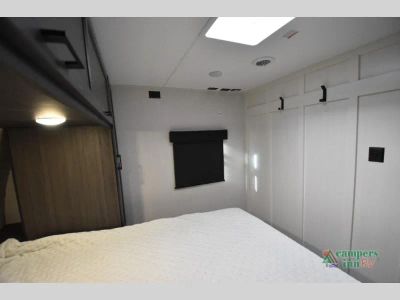 2025 Venture RV Stratus — photo 41 view