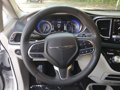 2022 Chrysler Pacifica - Photo 12