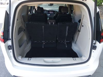 2022 Chrysler Pacifica - Photo 11