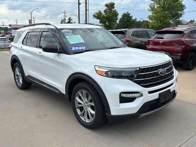 2020 Ford Explorer XLT in Star White Metallic Tri-Coat — front three-quarter view