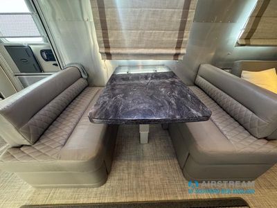 2024 Airstream Classic - Photo 13