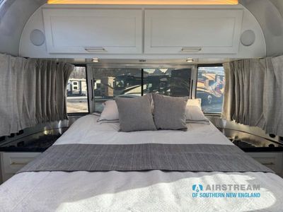 2024 Airstream Classic - Photo 48