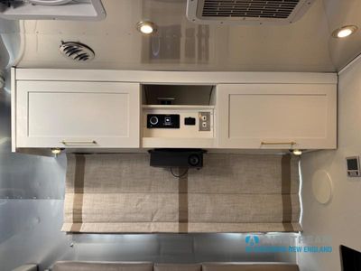 2024 Airstream Classic - Photo 28