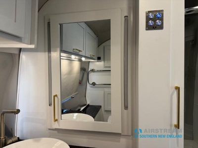 2024 Airstream Classic - Photo 41
