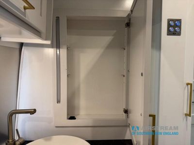 2024 Airstream Classic - Photo 42