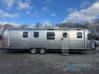 2024 Airstream Classic - Photo 4