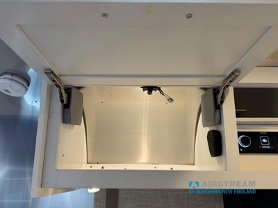 2024 Airstream Classic - Photo 29