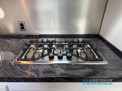 2024 Airstream Classic - Photo 19