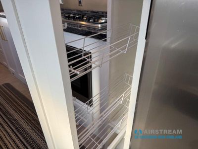 2024 Airstream Classic - Photo 26