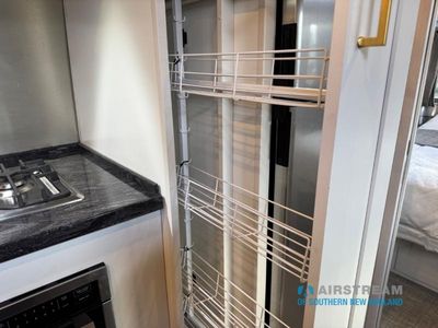 2024 Airstream Classic - Photo 25