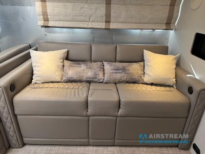 2024 Airstream Classic - Photo 11
