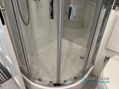 2024 Airstream Classic - Photo 35