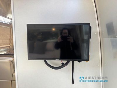 2024 Airstream Classic - Photo 49
