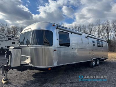 2024 Airstream Classic - Photo 3
