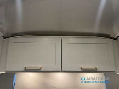 2024 Airstream Classic - Photo 46
