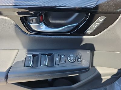 2024 Honda CR-V Hybrid Sport Touring — photo 13 view