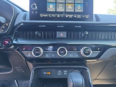 2024 Honda CR-V Hybrid Sport Touring — photo 17 view