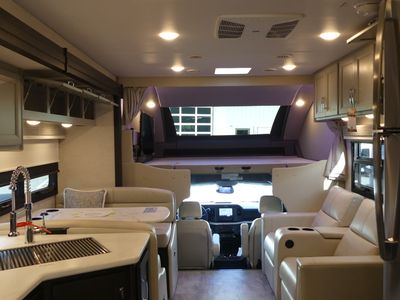 2026 Thor Motor Coach Magnitude Grand - Photo 6