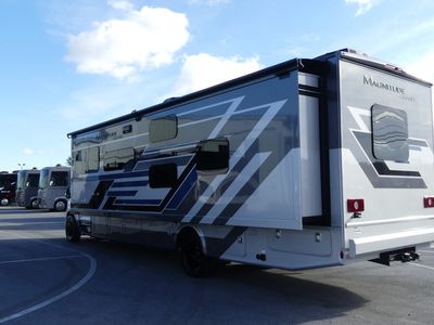 2026 Thor Motor Coach Magnitude Grand - Photo 3