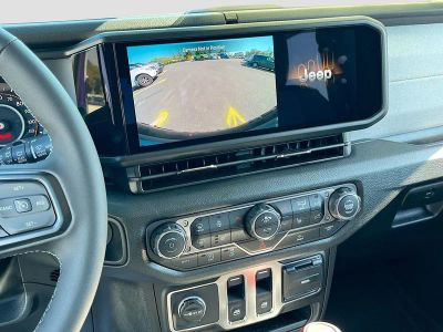 2026 Jeep Wrangler — photo 13 view