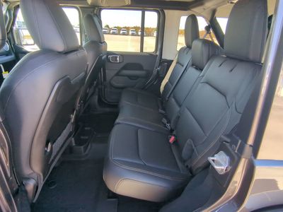 2026 Jeep Wrangler - Photo 15