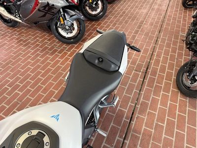 2025 Yamaha MT-09 - Photo 12