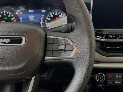 2023 Jeep Compass — photo 17 view