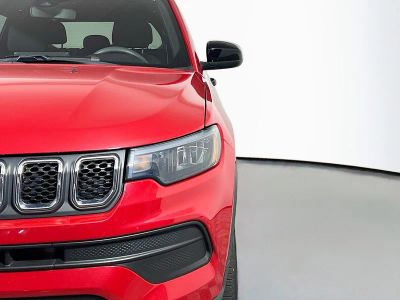 2023 Jeep Compass — photo 9 view