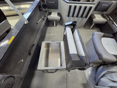 2025 Crestliner 1850 Commander - Photo 14