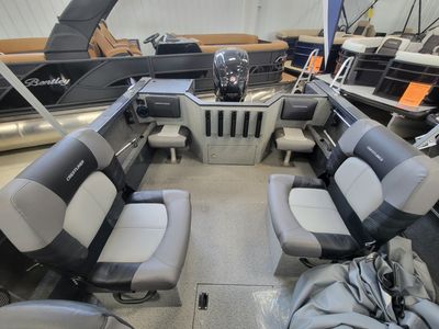 2025 Crestliner 1850 Commander - Photo 6