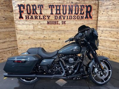 2025 Harley-Davidson FLHX - Street Glide — engine compartment view