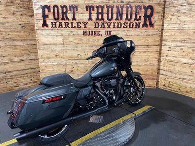 2025 Harley-Davidson FLHX - Street Glide — interior view