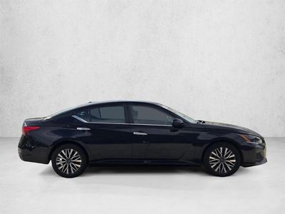 2023 Nissan Altima - Photo 2