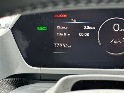 2024 Subaru Solterra - Photo 30