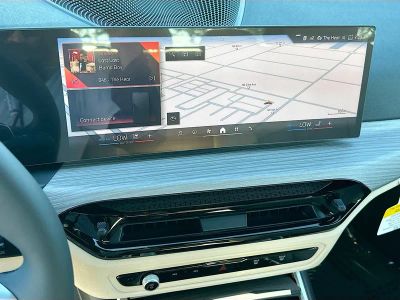 2026 BMW 3 Series — photo 10 view