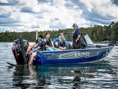 2026 Lund 1775 Impact XS SS — front three-quarter view