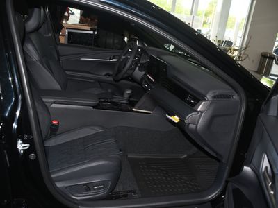 2026 Toyota Camry - Photo 11
