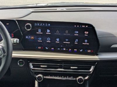 2025 Chevrolet Traverse - Photo 19