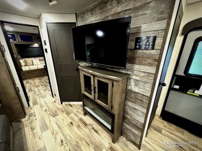 2022 Venture RV SportTrek Touring Edition — photo 14 view