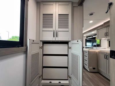 2027 Entegra VISION XL — photo 18 view