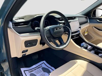 2026 Jeep Grand Cherokee — photo 9 view