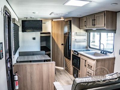 2025 Keystone RV Coleman - Photo 15