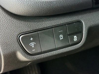 2024 Kia Seltos — photo 8 view