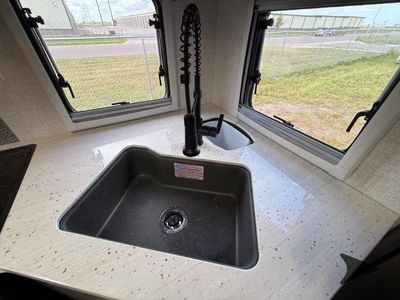 2024 Lance Lance Travel Trailers - Photo 12