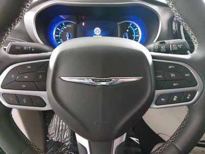 2022 Chrysler Pacifica - Photo 12