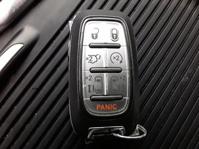 2023 Chrysler Pacifica — photo 32 view