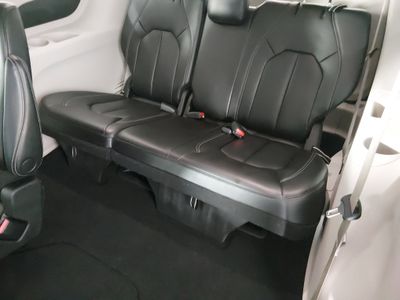 2023 Chrysler Pacifica — photo 18 view